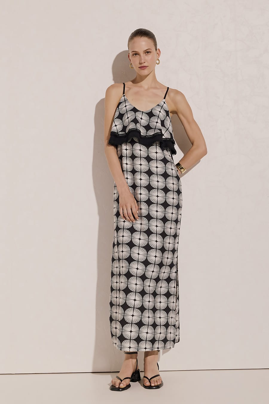 Φόρεμα Μάξι Ασπρόμαυρο με Βολάν