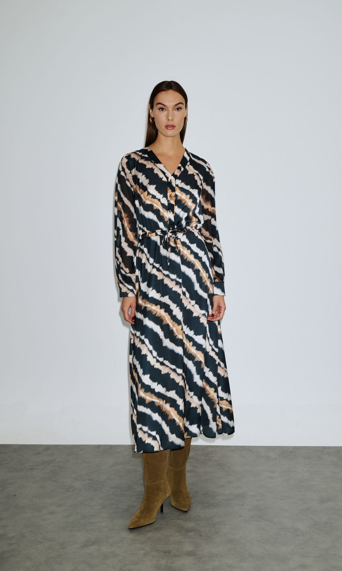 Φόρεμα μακρύ με κουμπάκια