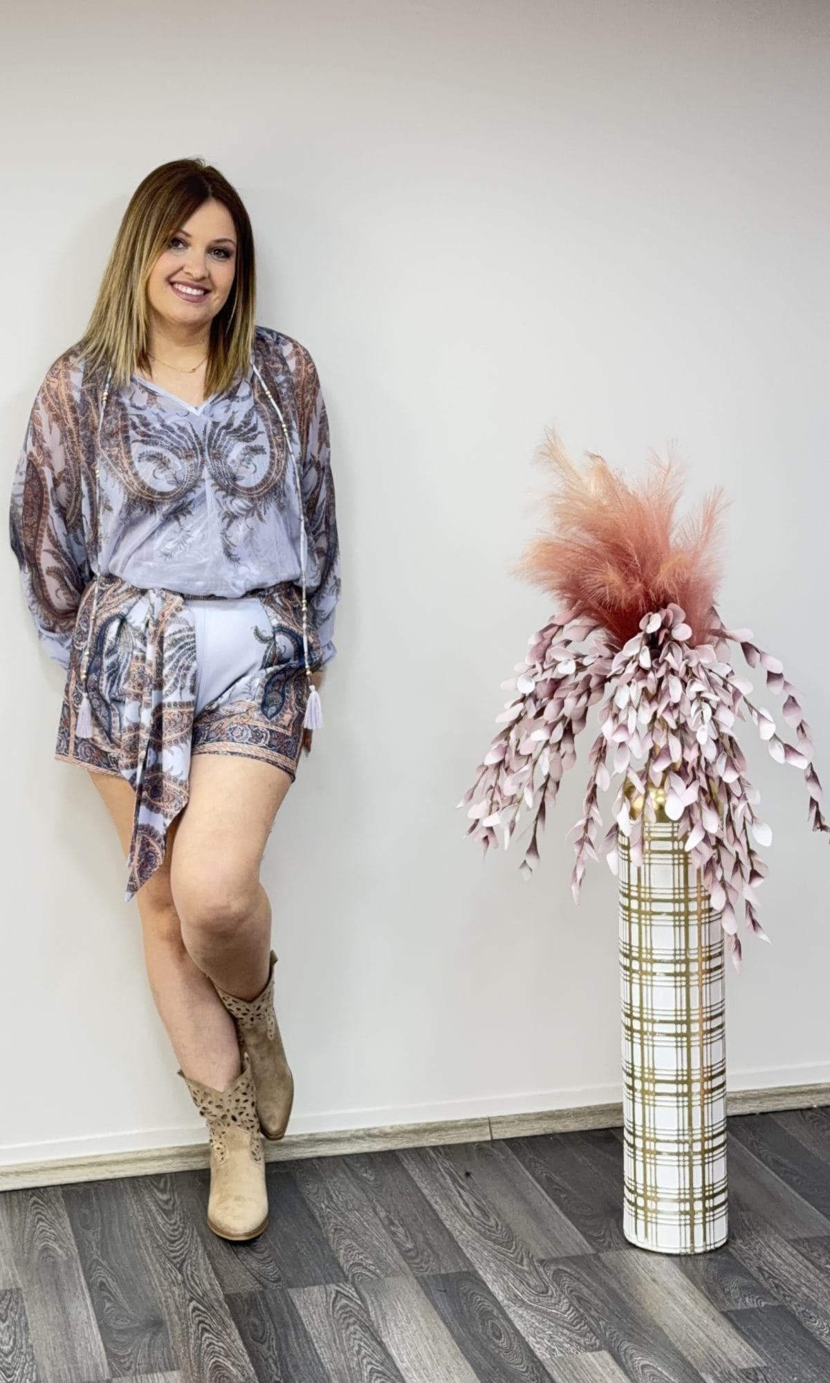 Σετ Εμπριμέ Με Μπλούζα Και Σορτς Με Δέσιμο