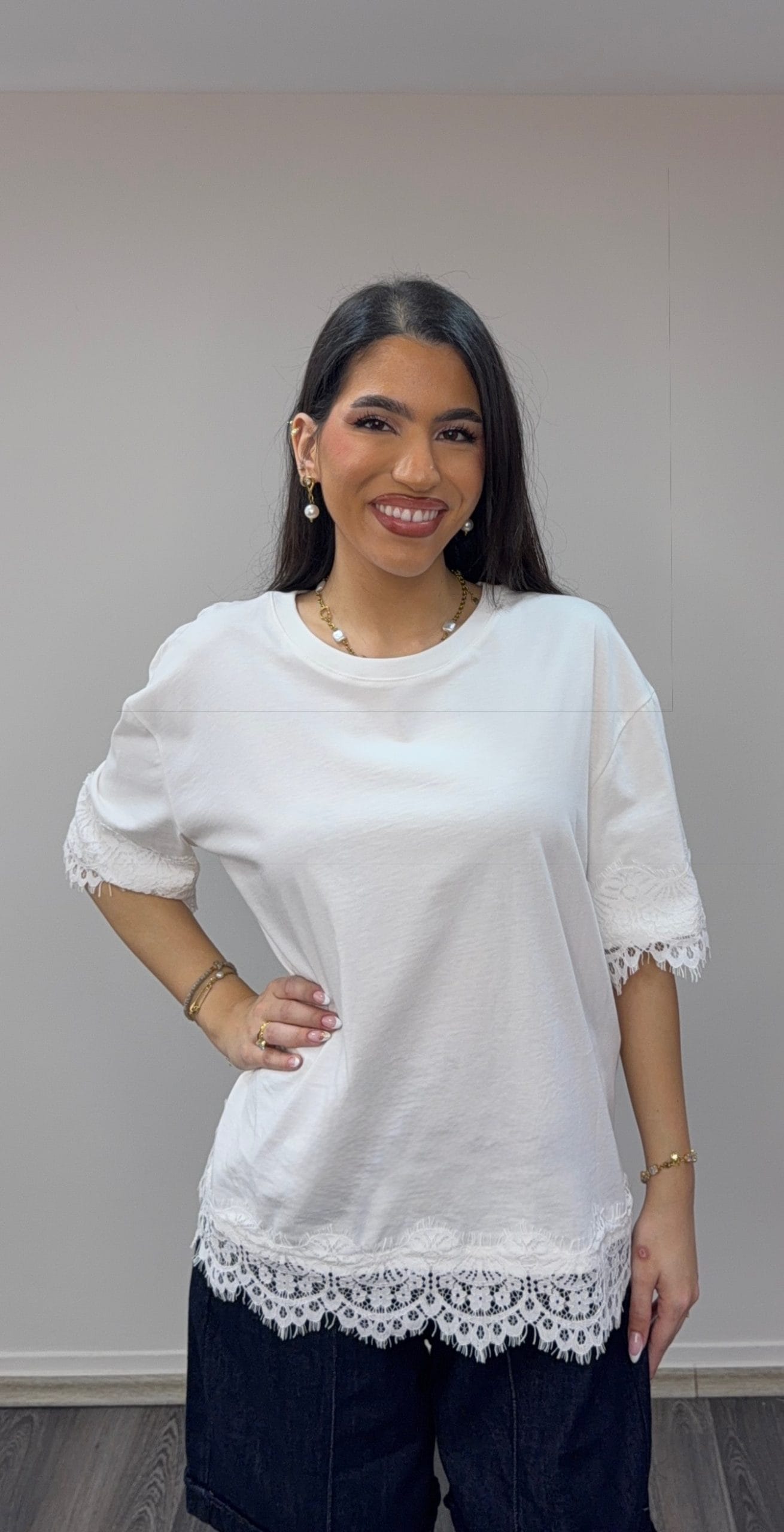 Κίτρινη Μπλούζα με Δαντέλα – Άνετη & Κομψή Επιλογή