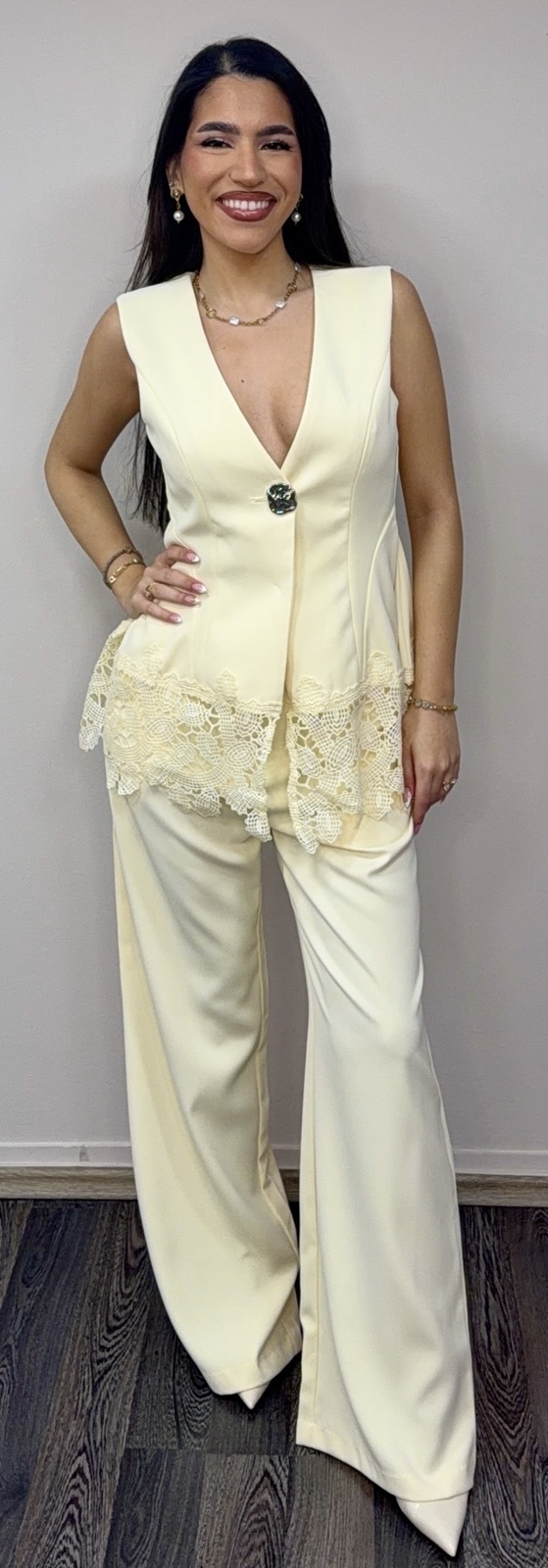 Κίτρινο Σετ με Δαντέλα – Κομψό & Elegant Γυναικείο Σύνολο